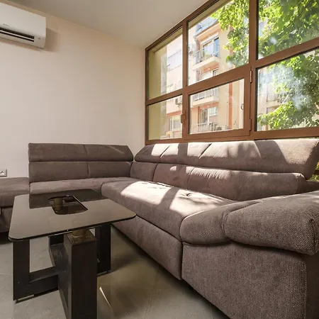 2-bedroom In The Center Apartment *